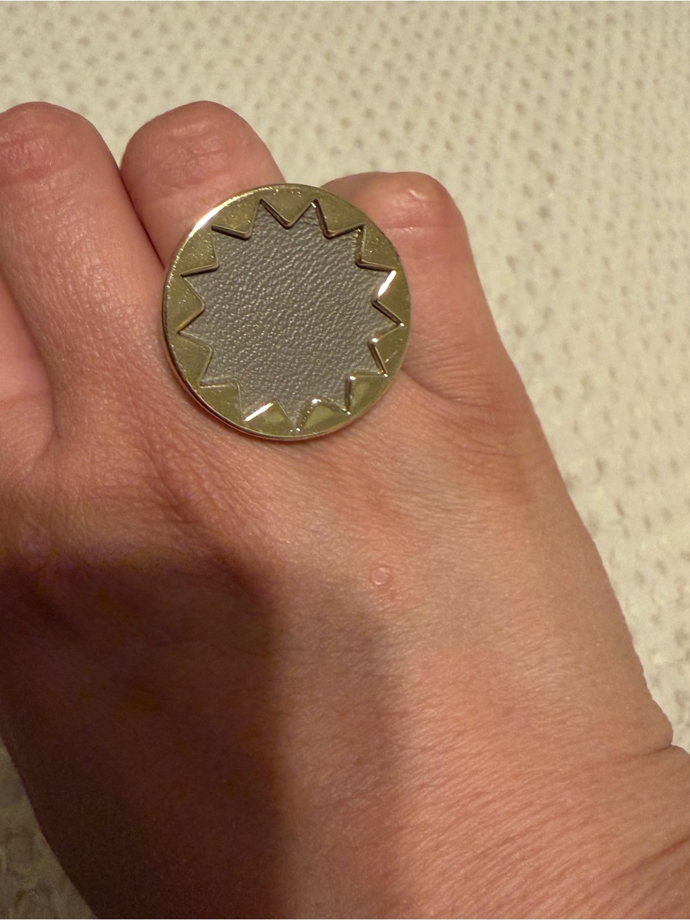 House of Harlow 1960 Gold and Gray Starburst Size 8